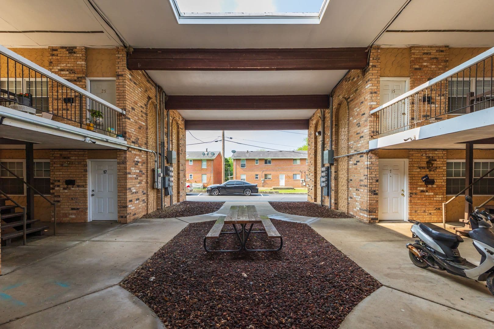 St. Charles Apartment: 800 Cunningham Ave