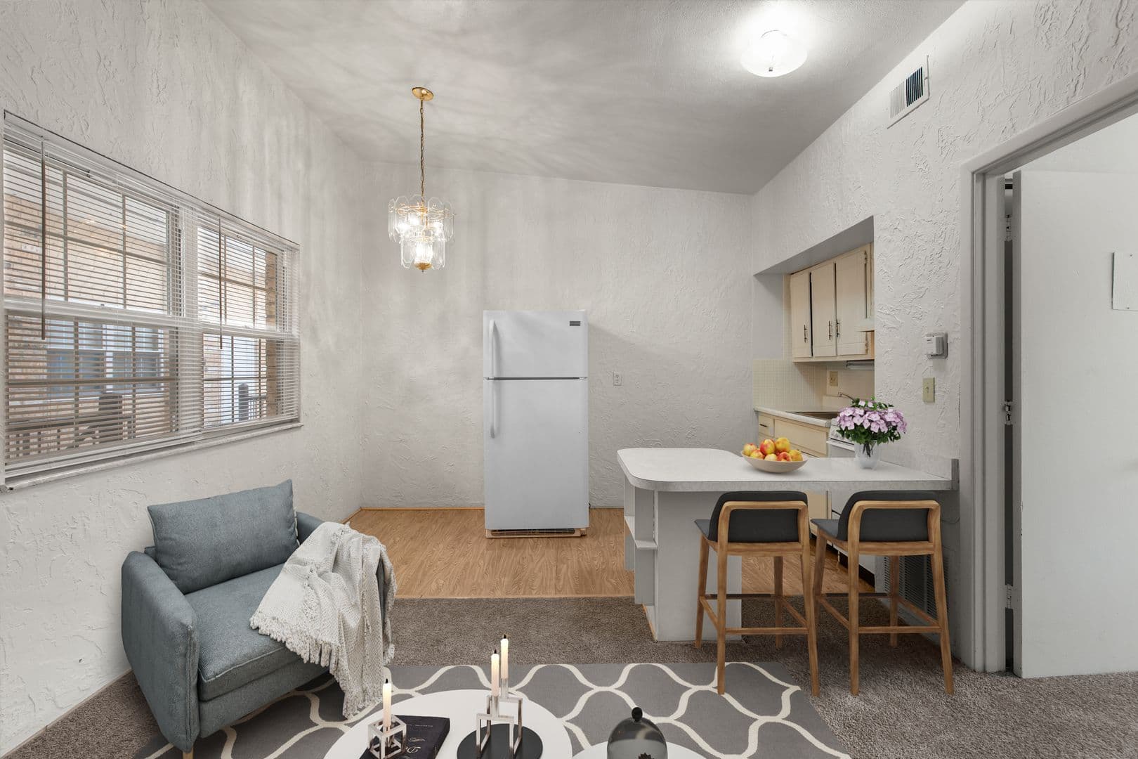 St. Charles Apartment: 800 Cunningham Ave