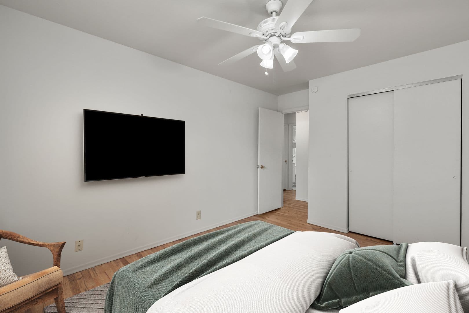Ballwin Apartment: 242 Leslie Ln