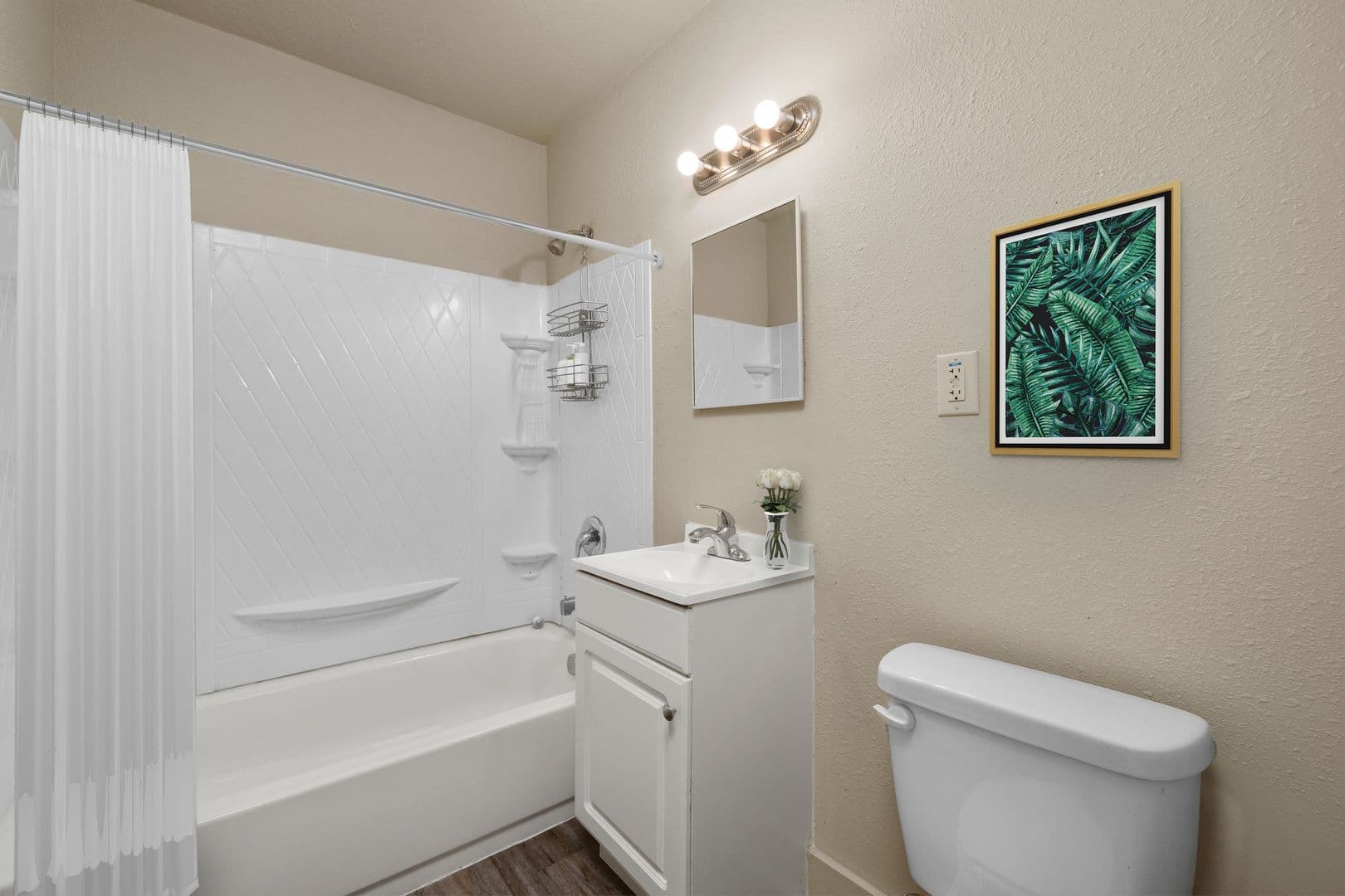 St. Charles Apartment: 1108 Powell St