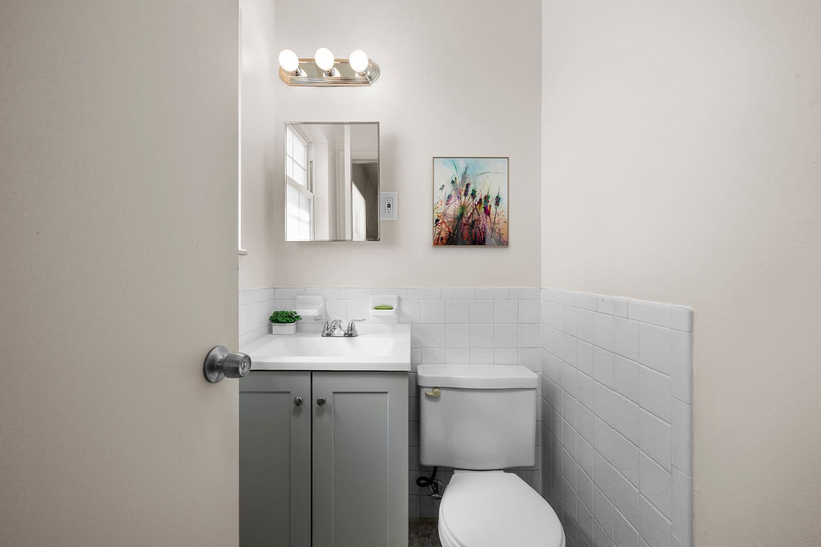 Hazelwood Apartment: 355 Coachway Ln