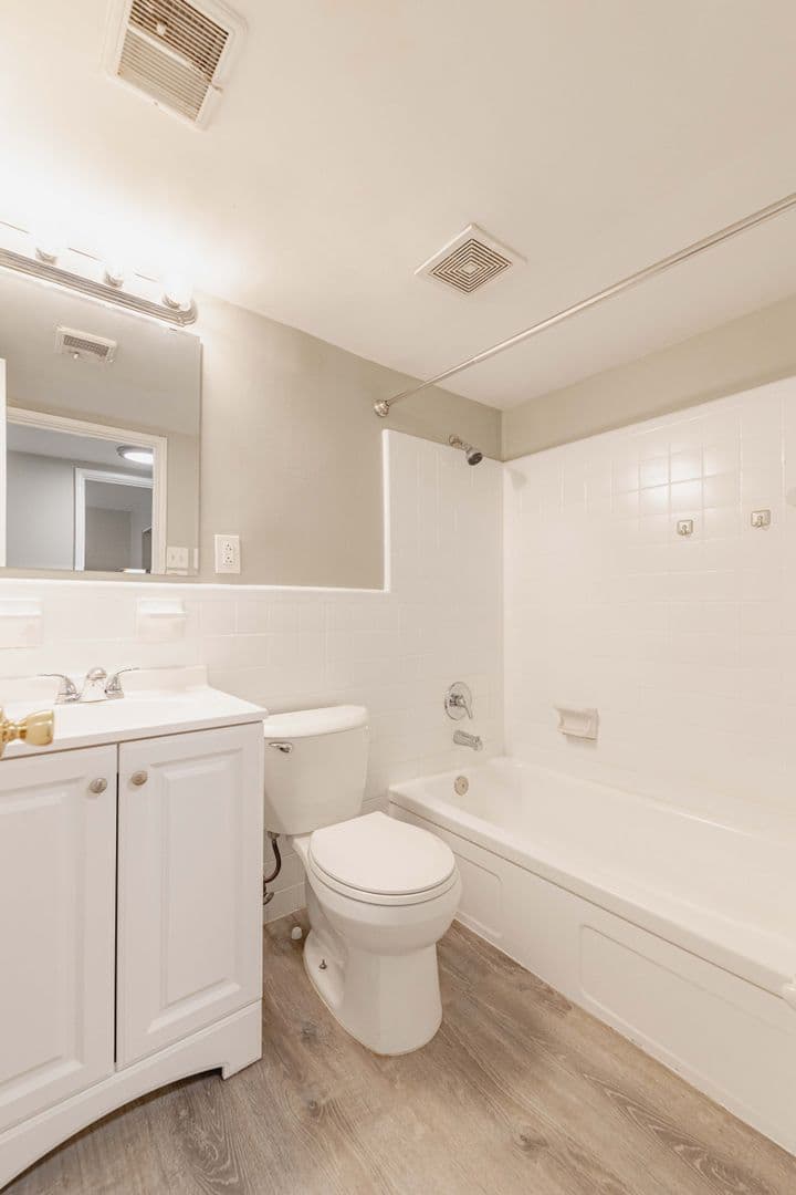 St Louis Apartment: 2616 Union Rd