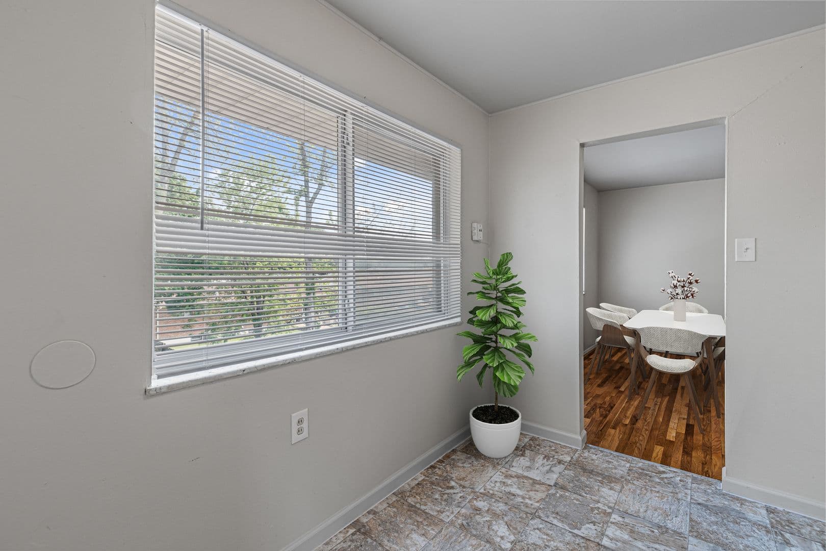 Florissant Apartment: 1975 Charbonier Rd