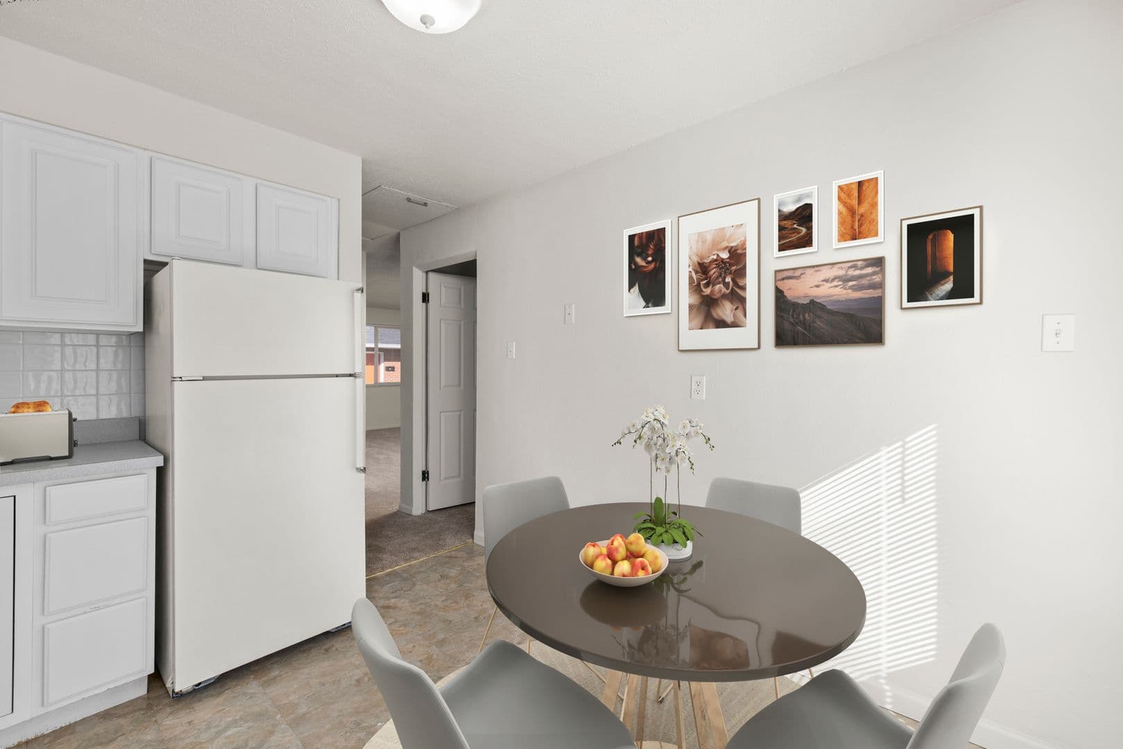 St. Charles Apartment: 901-996 Broadmoor Ln