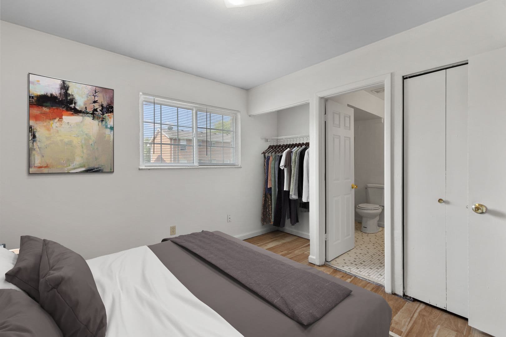 St. Charles Apartment: 800 Cunningham Ave