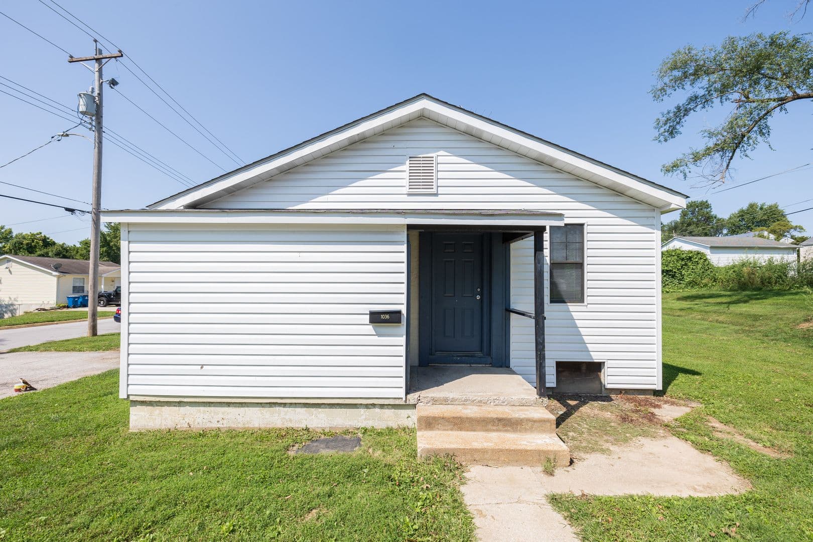 St. Charles Apartment: 1108 Powell St