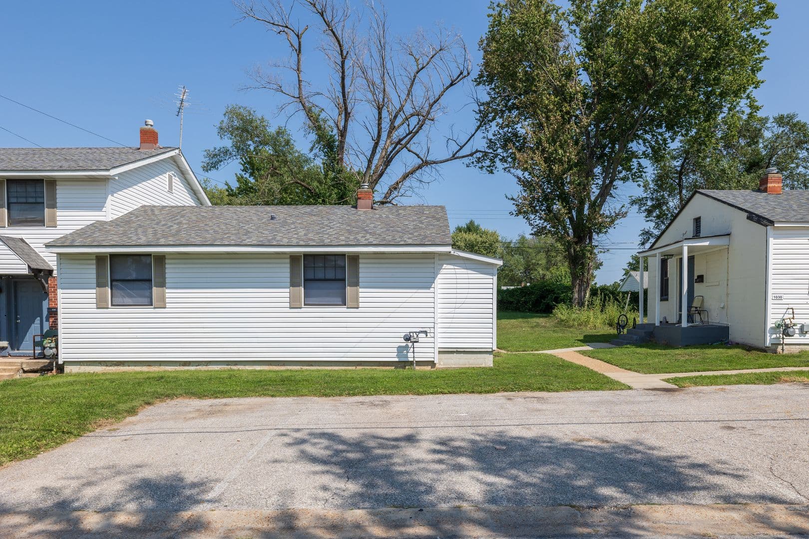 St. Charles Apartment: 1108 Powell St