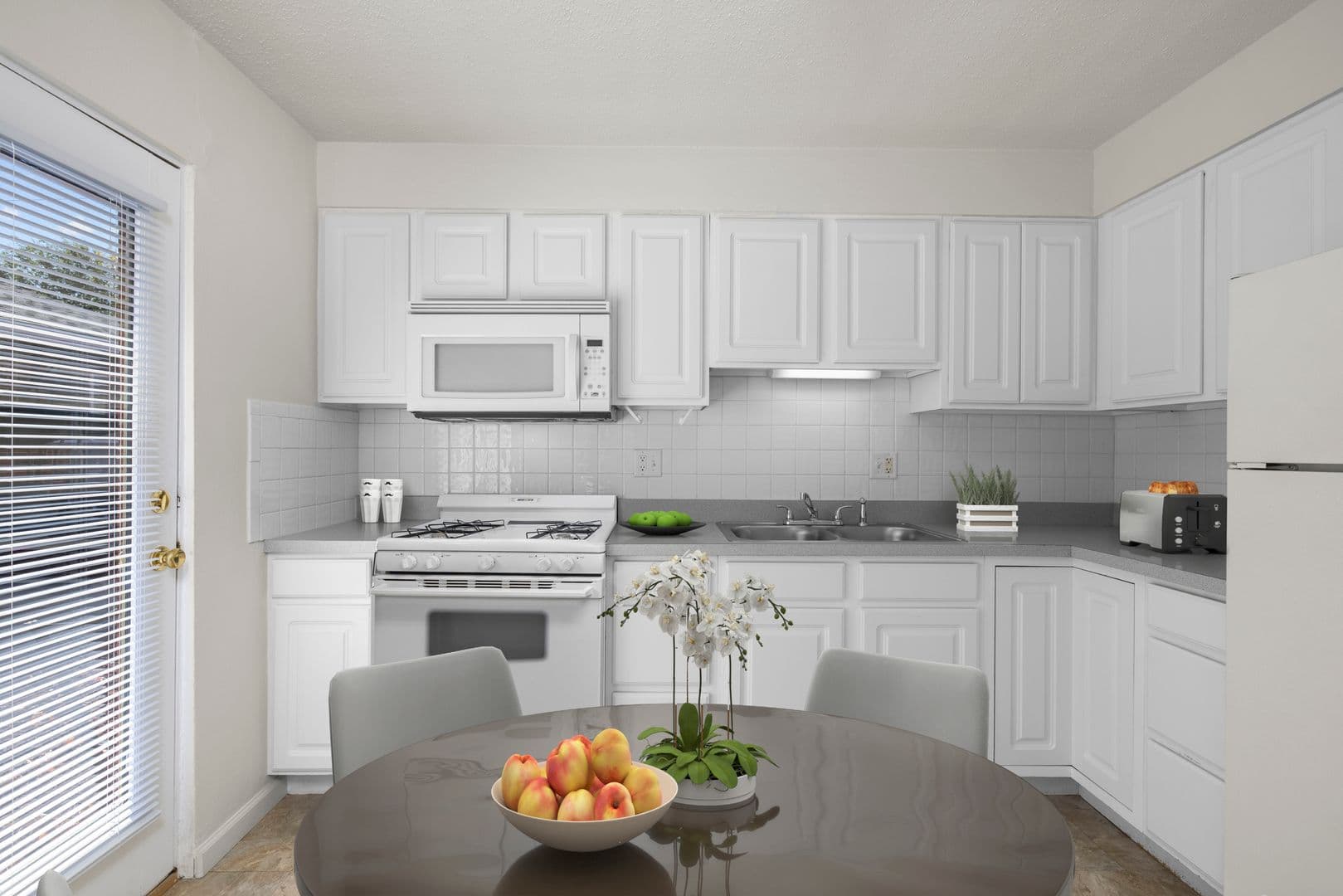 St. Charles Apartment: 901-996 Broadmoor Ln