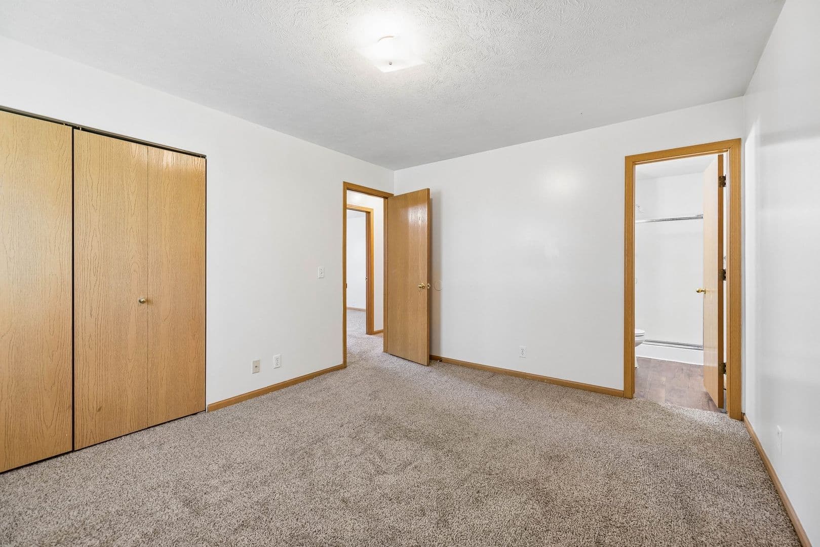 Lincoln Apartment: 600-602 Lamont