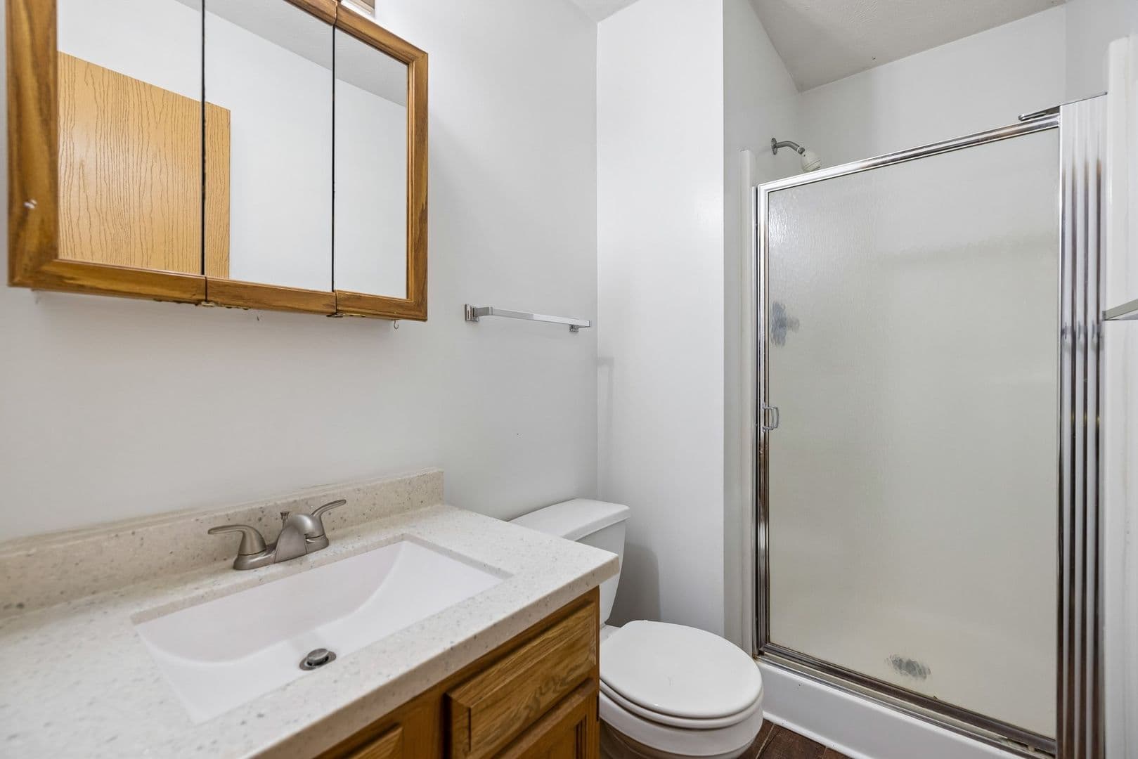 Lincoln Apartment: 600-602 Lamont