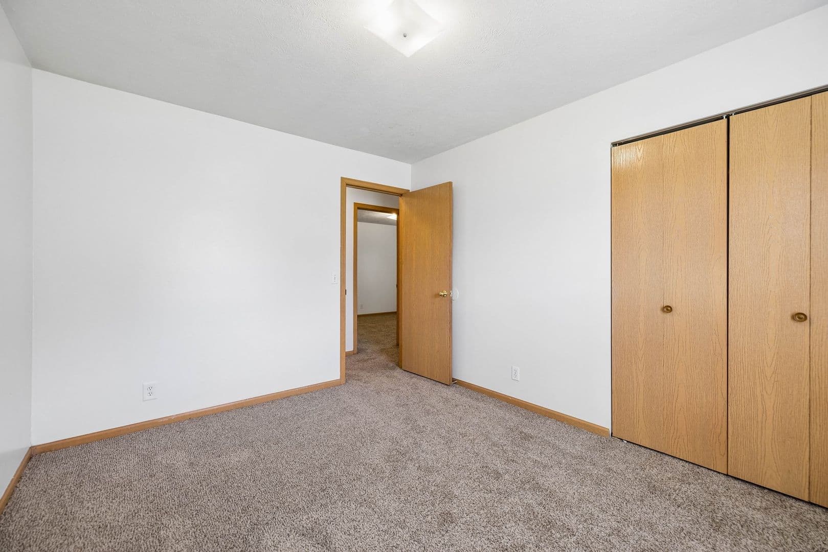 Lincoln Apartment: 600-602 Lamont