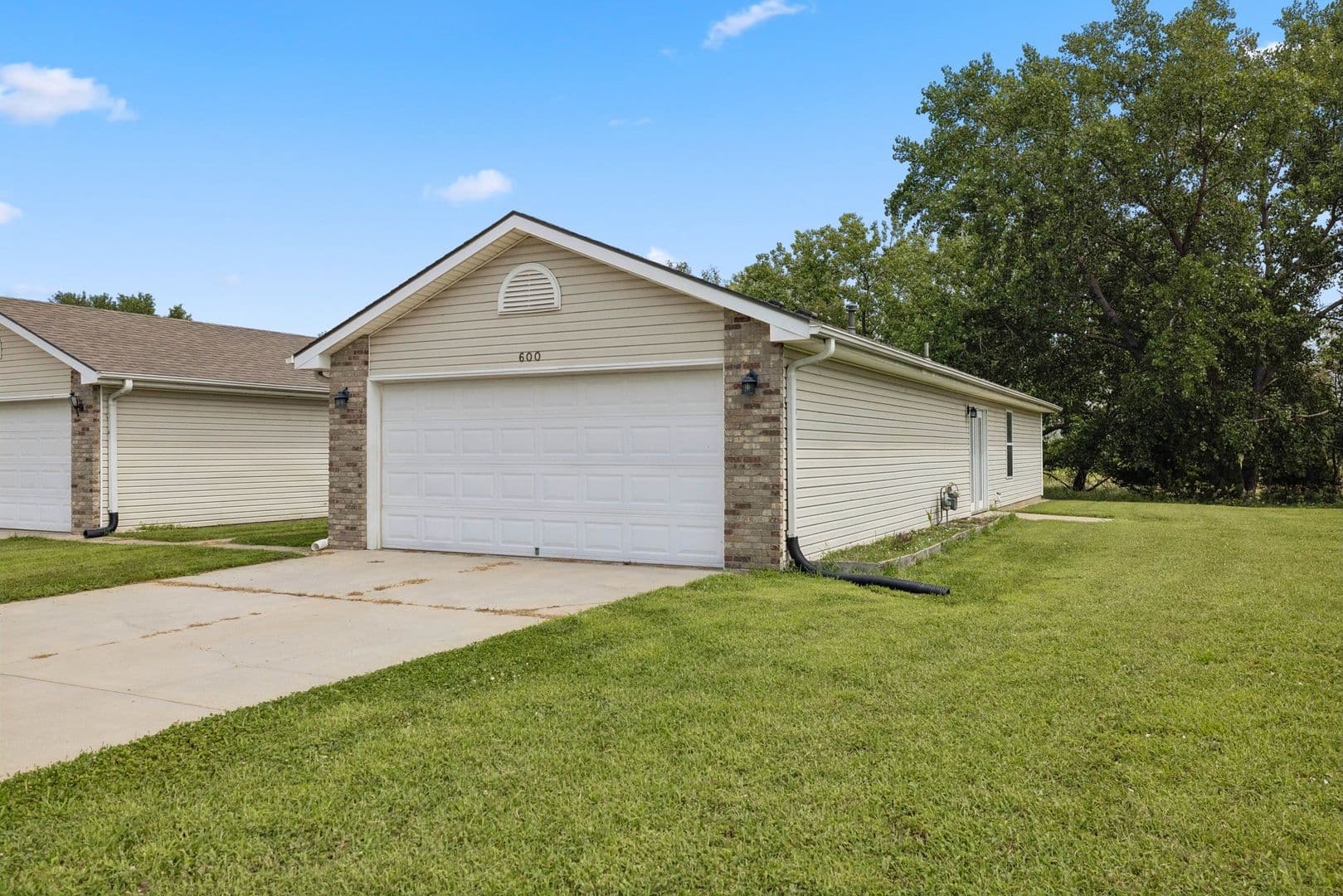 Lincoln Apartment: 600-602 Lamont