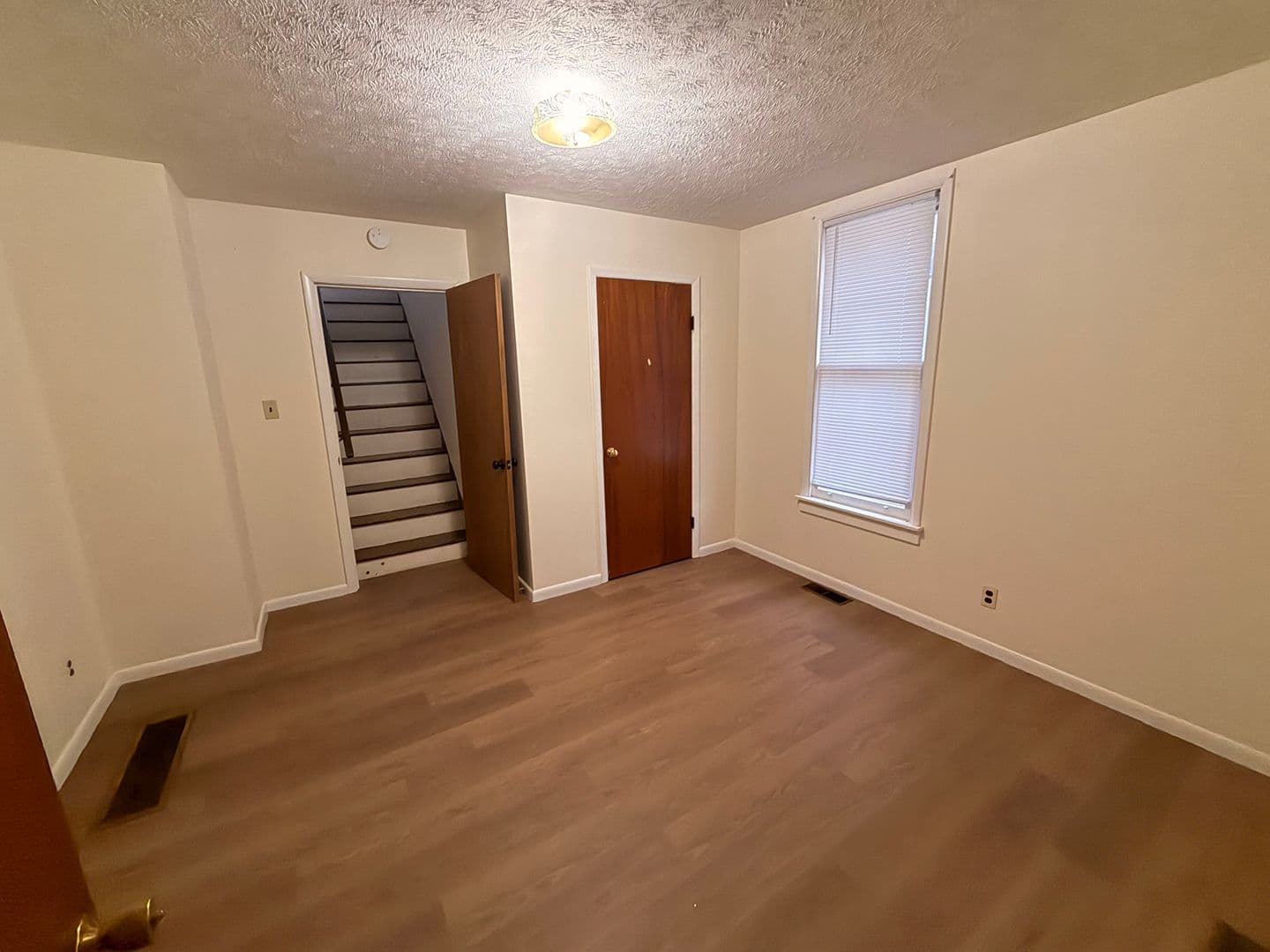 Circleville Apartment: 122 Hayward Ave