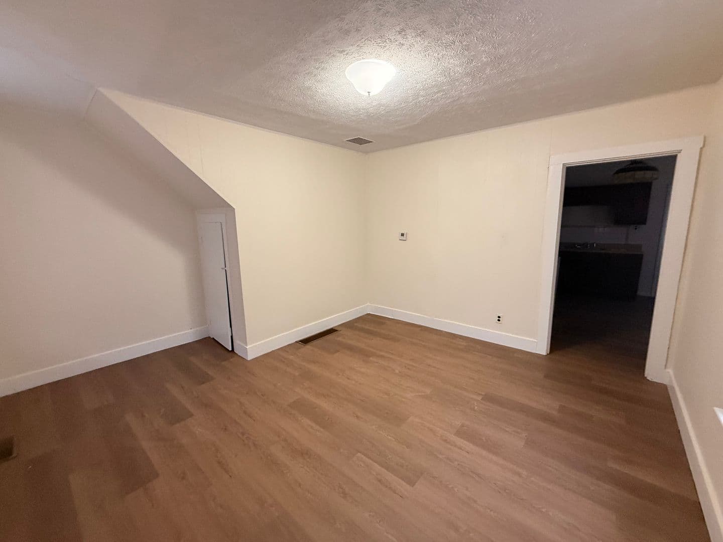 Circleville Apartment: 122 Hayward Ave