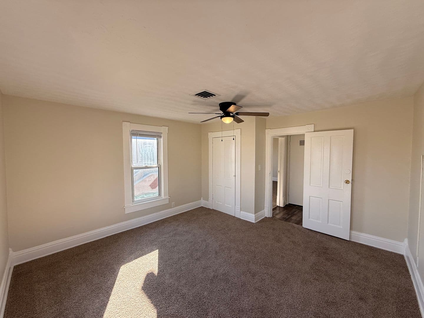 Lancaster Apartment: 750-752 E Wheeling St