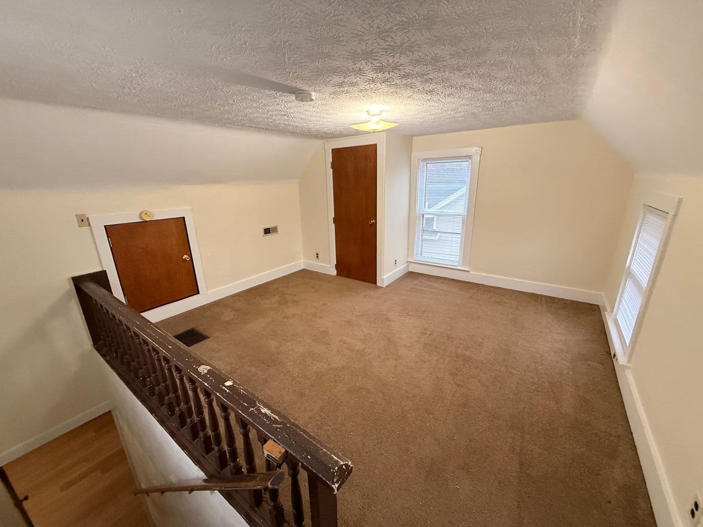 Circleville Apartment: 122 Hayward Ave