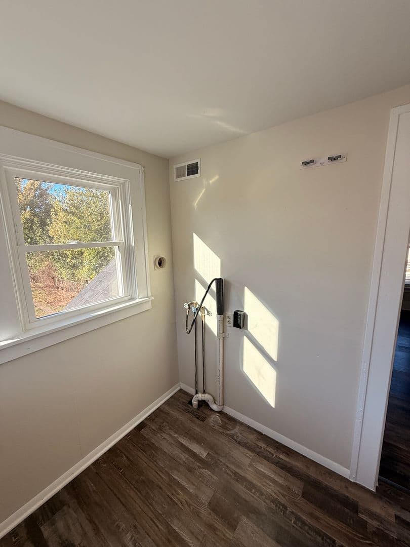 Lancaster Apartment: 750-752 E Wheeling St