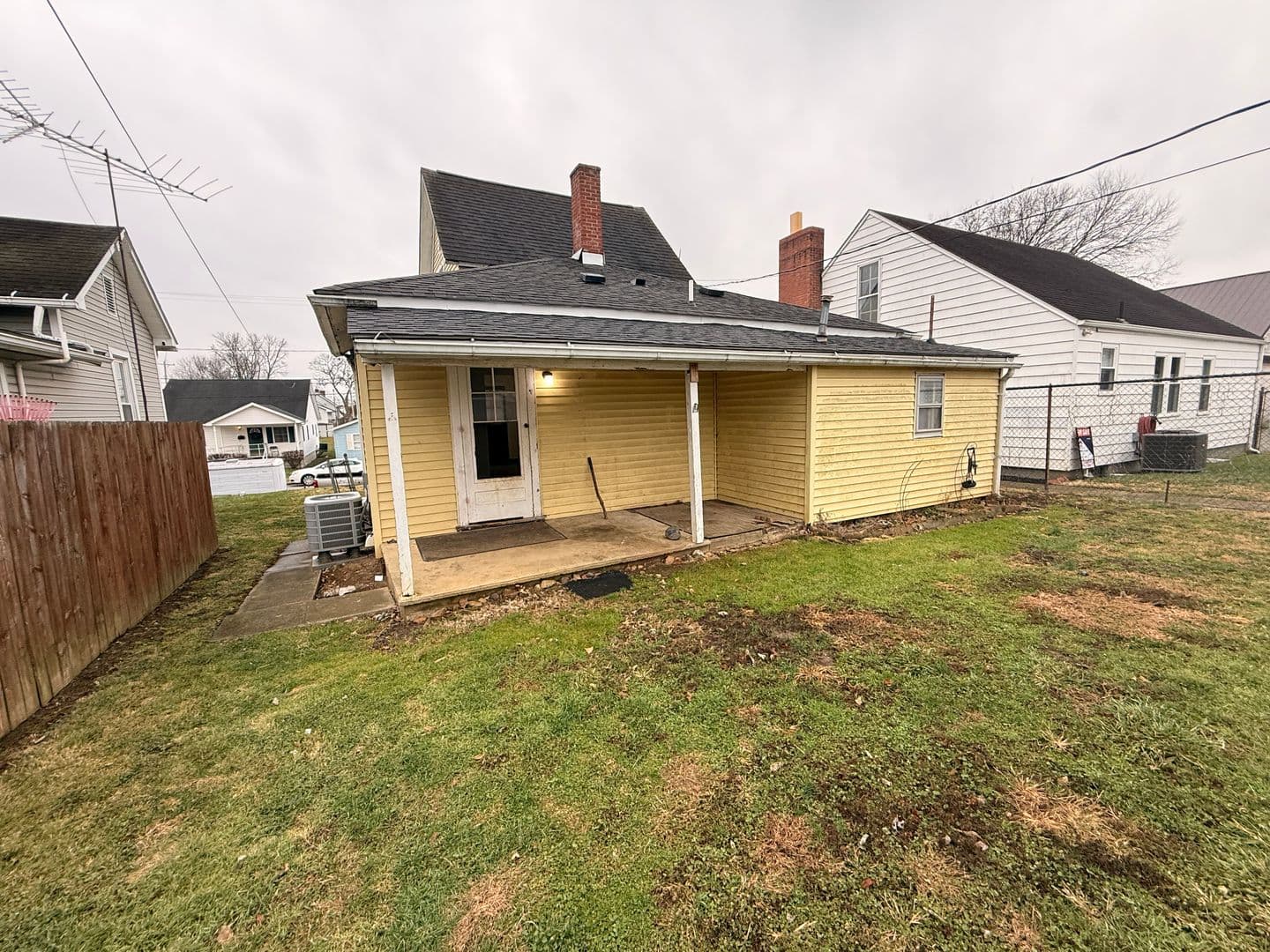 Circleville Apartment: 122 Hayward Ave