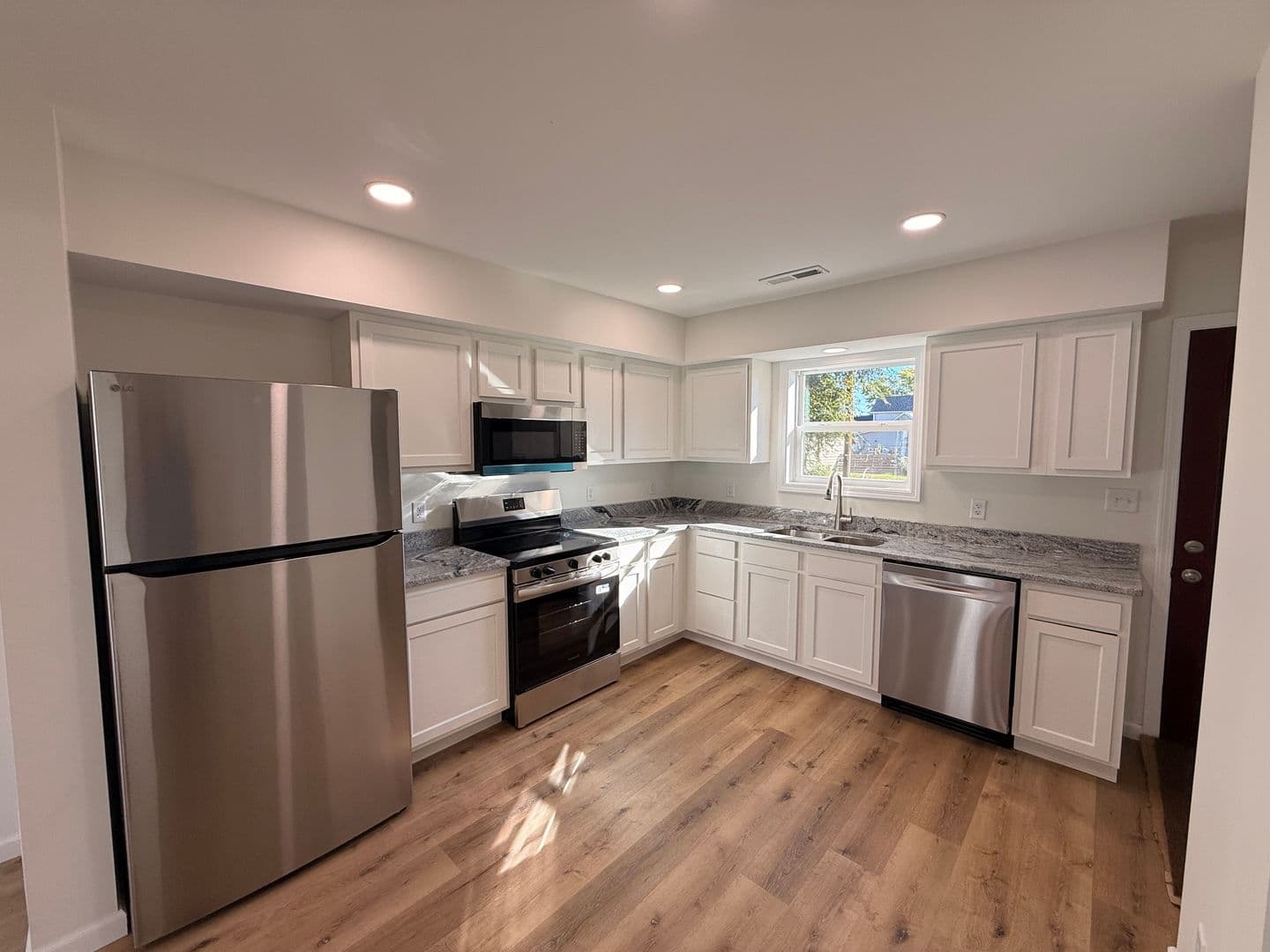 Lancaster Apartment: 826 Washington Ave A, B, C