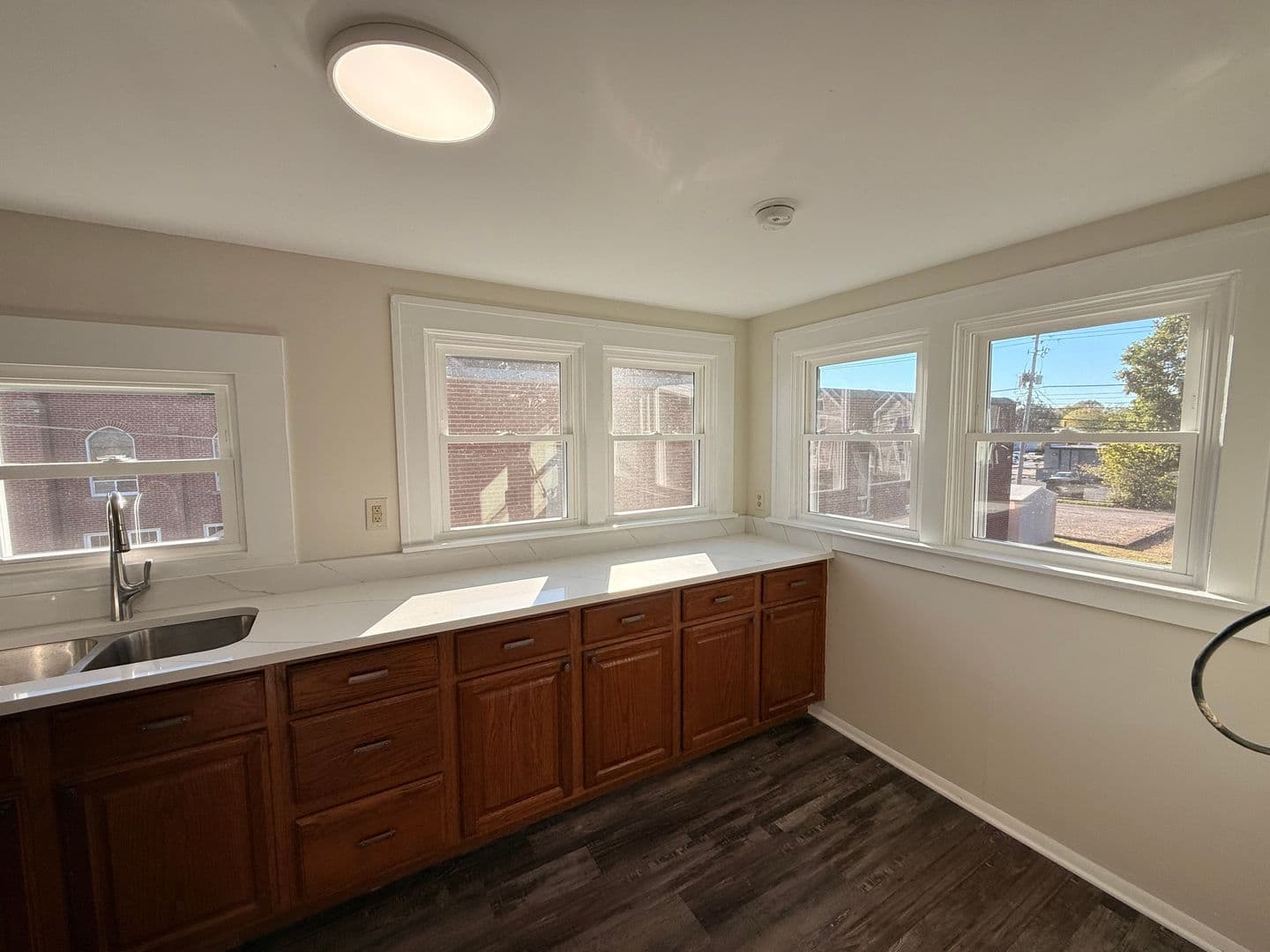 Lancaster Apartment: 750-752 E Wheeling St