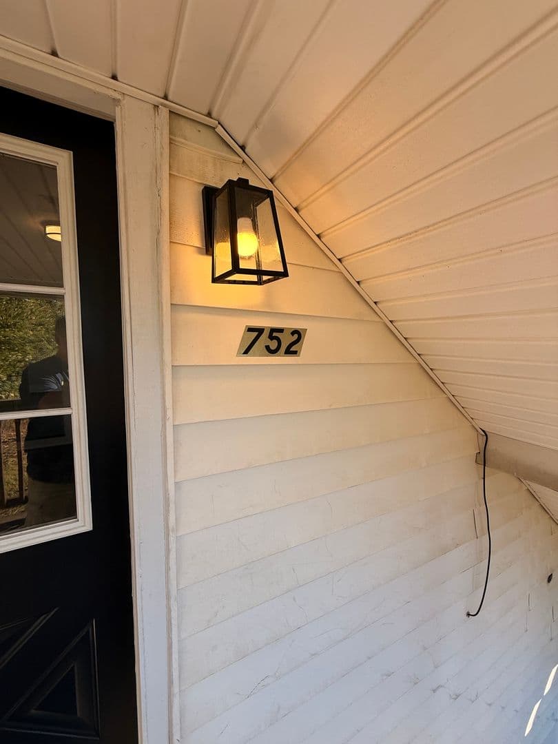 Lancaster Apartment: 750-752 E Wheeling St