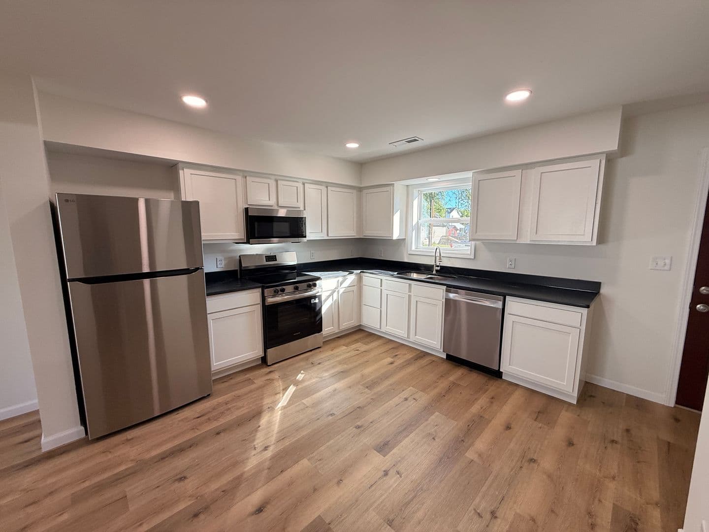 Lancaster Apartment: 826 Washington Ave A, B, C