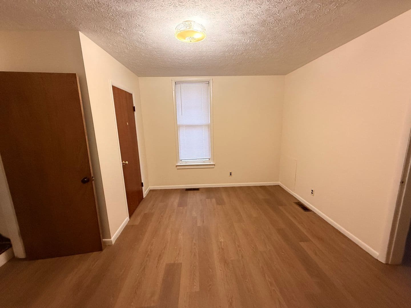 Circleville Apartment: 122 Hayward Ave