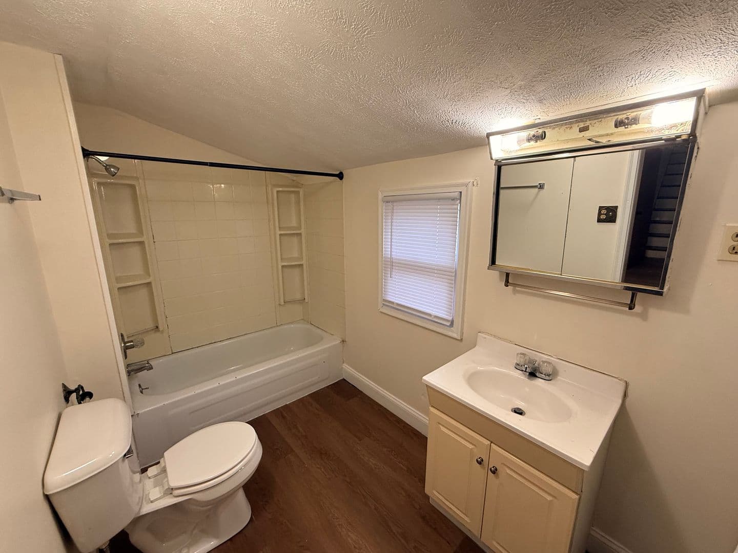Circleville Apartment: 122 Hayward Ave