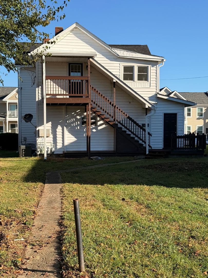Lancaster Apartment: 750-752 E Wheeling St