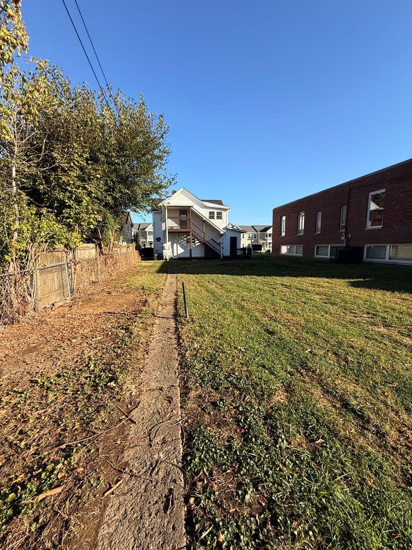 Lancaster Apartment: 750-752 E Wheeling St