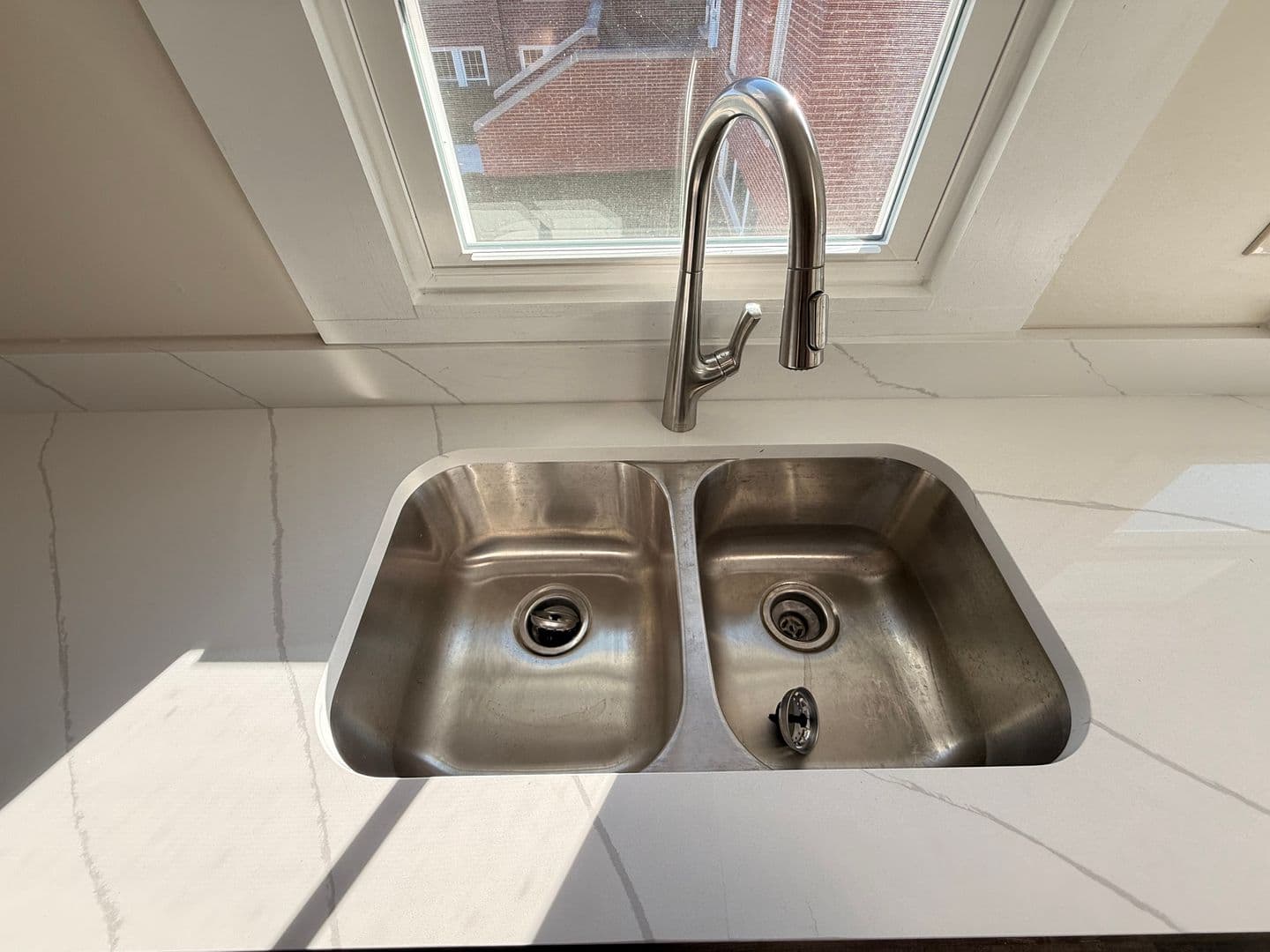 Lancaster Apartment: 750-752 E Wheeling St