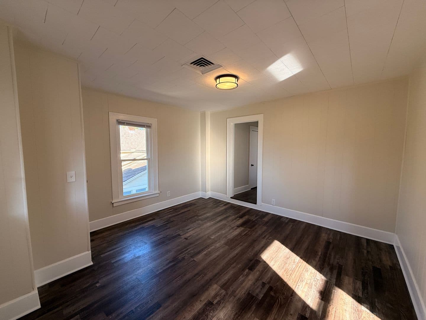 Lancaster Apartment: 750-752 E Wheeling St