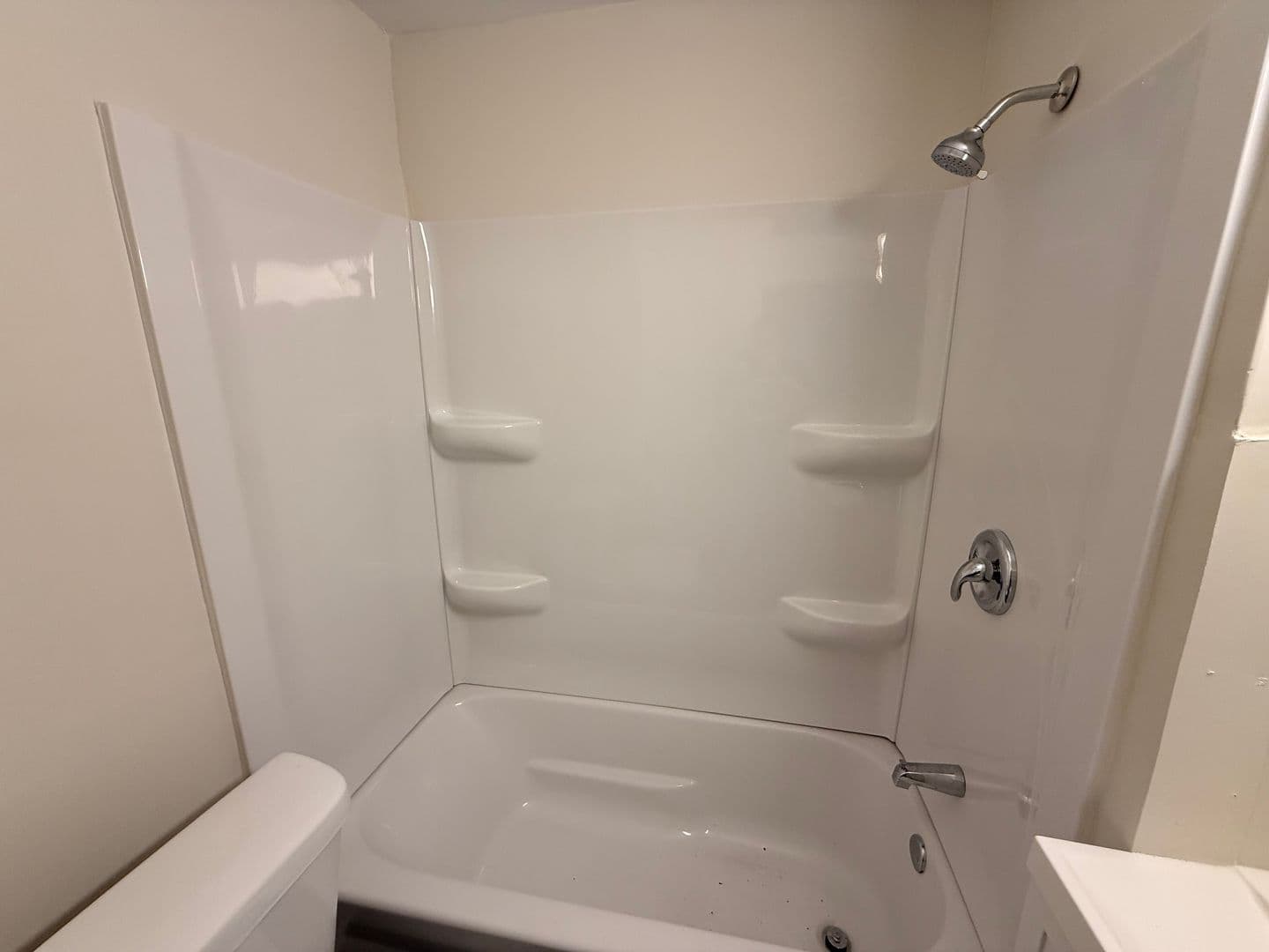Lancaster Apartment: 750-752 E Wheeling St