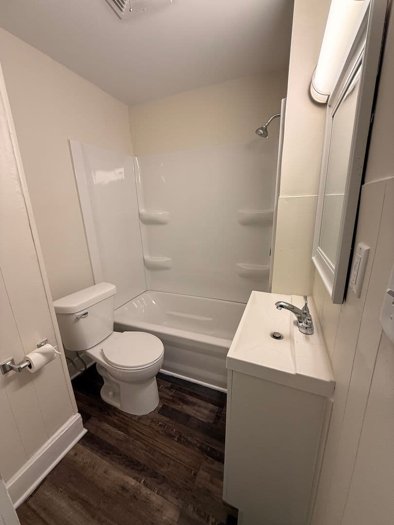 Lancaster Apartment: 750-752 E Wheeling St