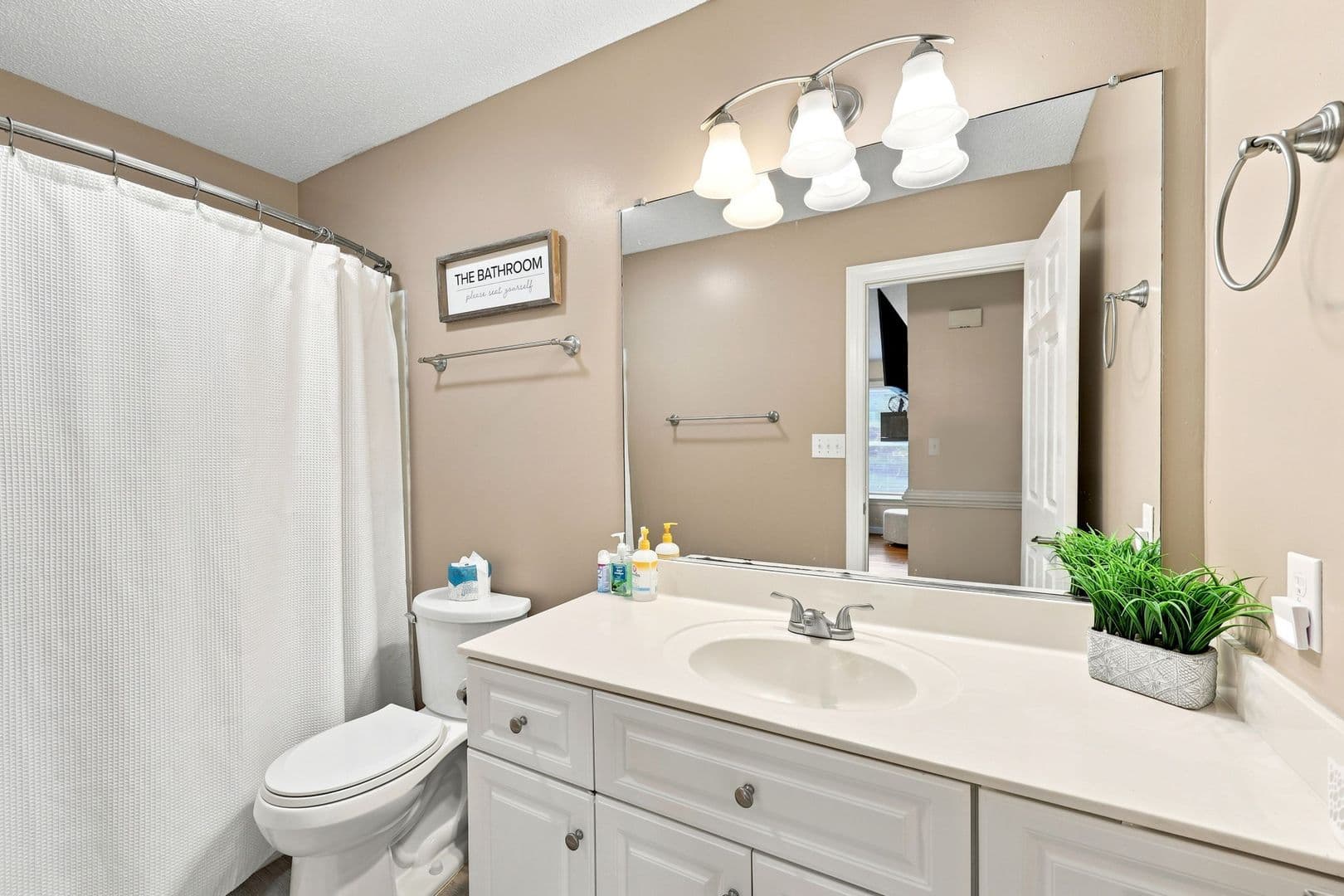 Lillington House: 210 W Old Road Unit B