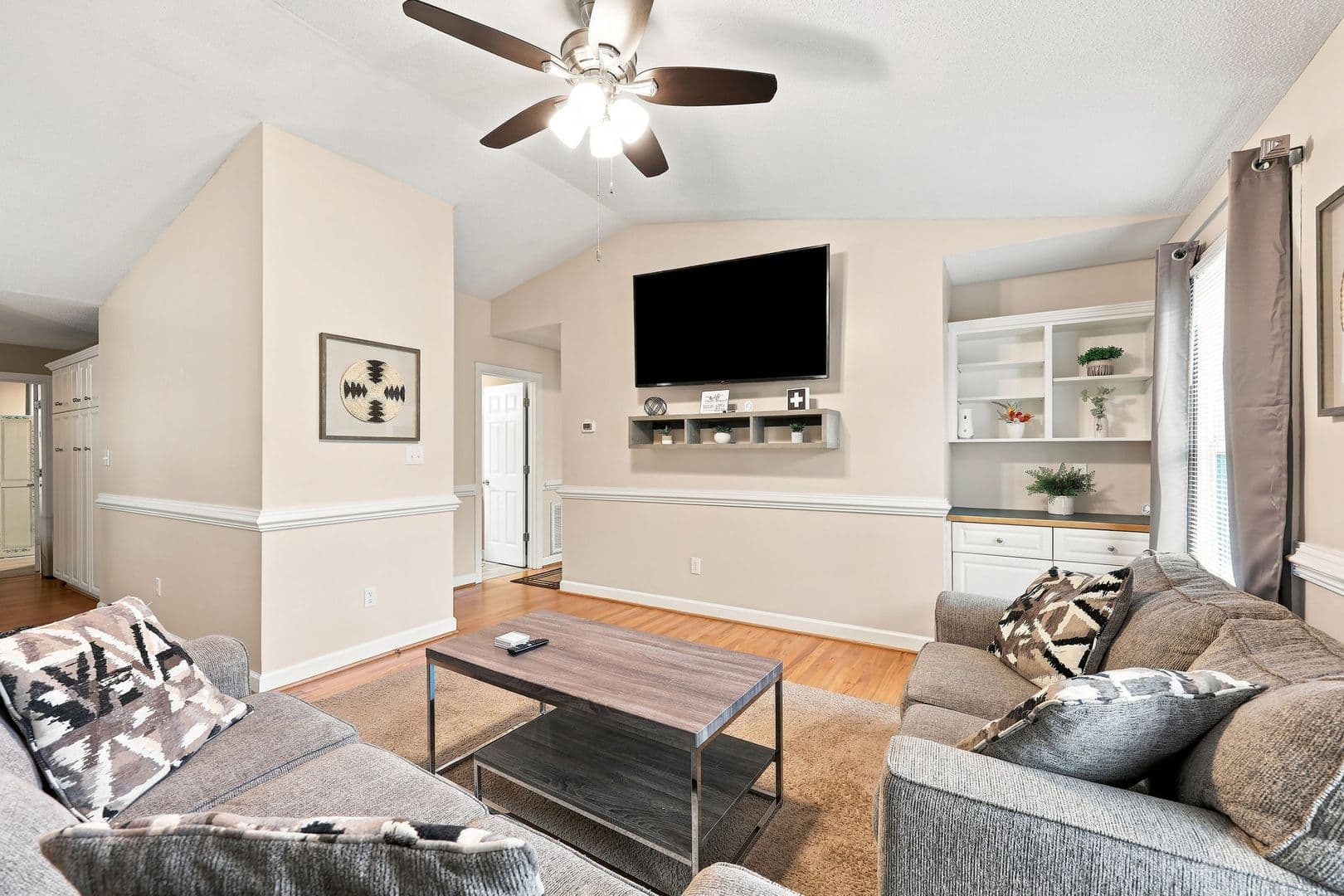 Lillington House: 210 W Old Road Unit B