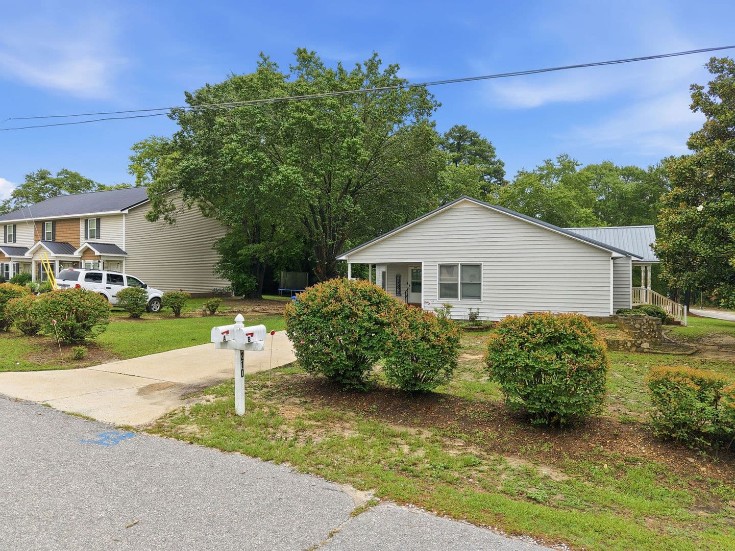 Lillington House: 210 W Old Road Unit B