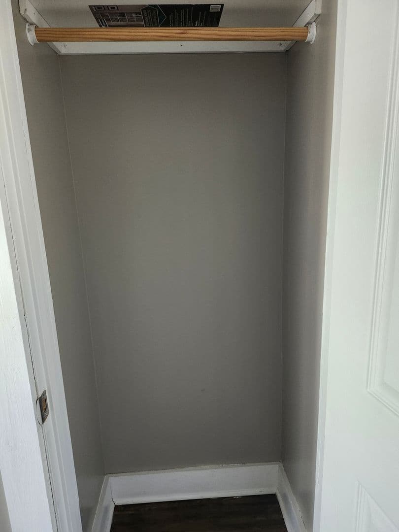 Milwaukee Apartment: 3273 N 17th St