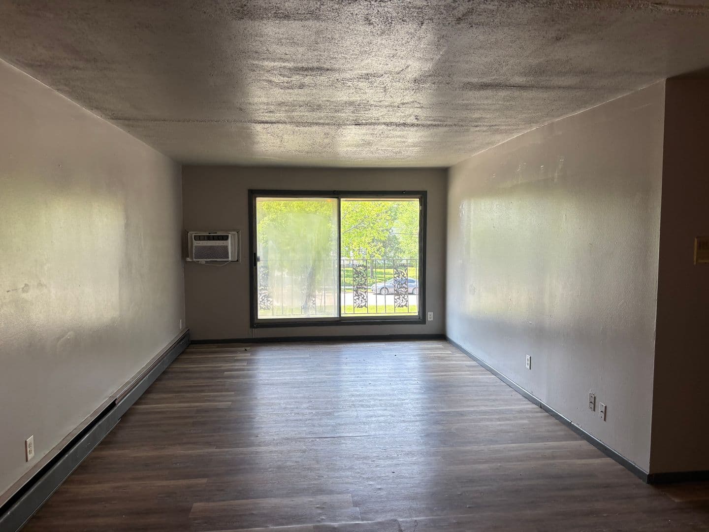 Milwaukee Apartment: 6320 N 91st St