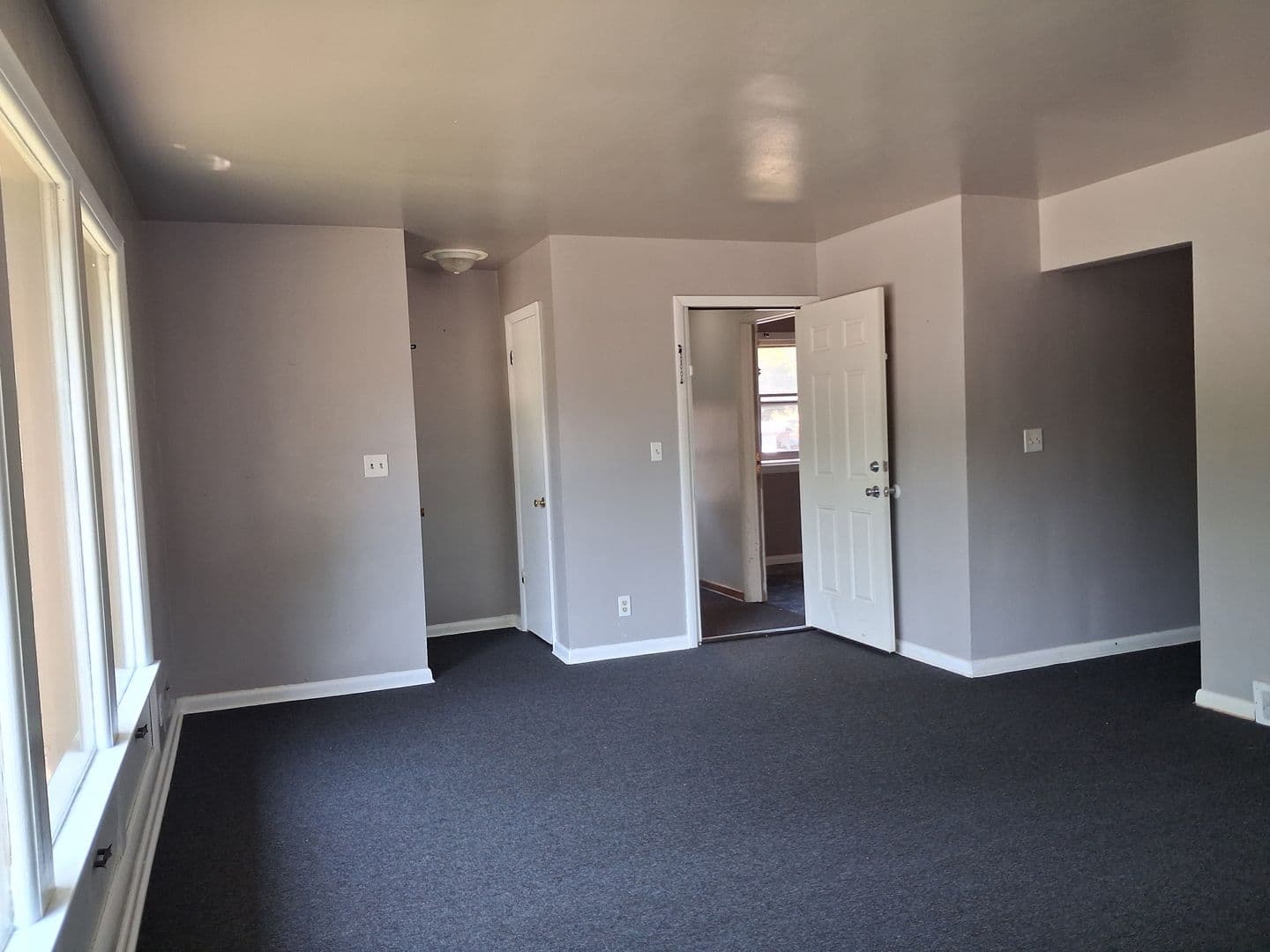 Milwaukee Apartment: 7106 West Congress Street