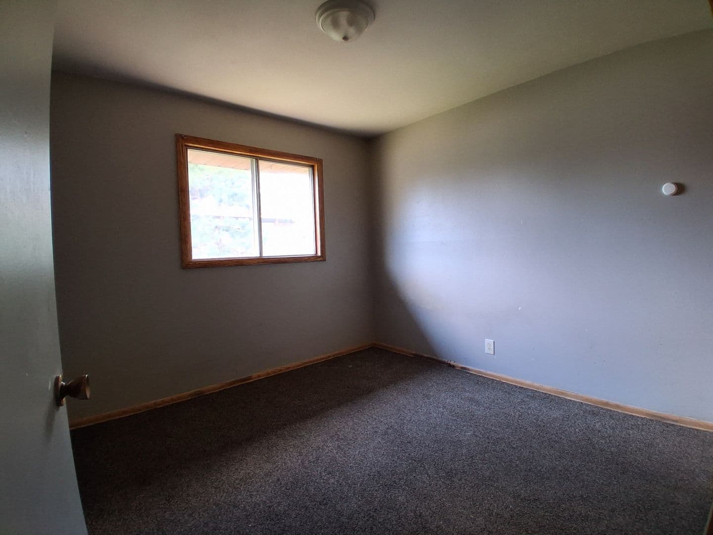 Milwaukee Apartment: 10416 W Hampton Ave