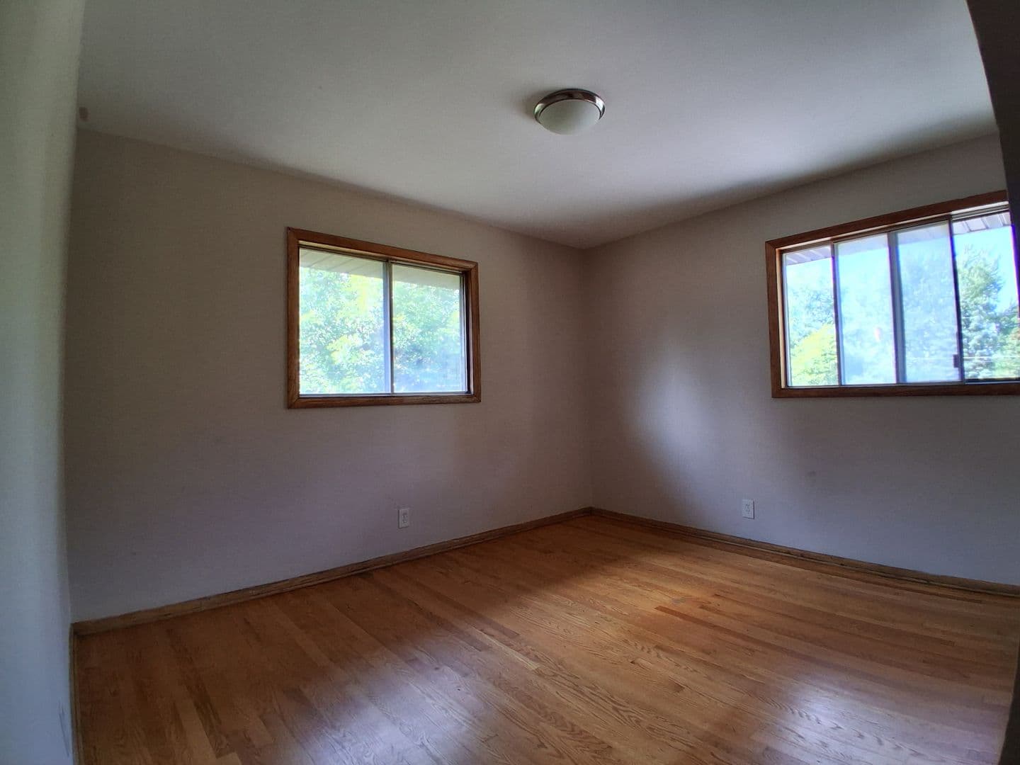 Milwaukee Apartment: 10416 W Hampton Ave