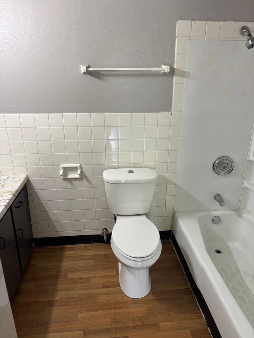 Milwaukee Apartment: 6320 N 91st St