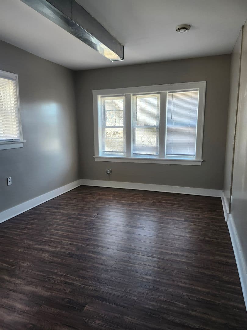 Milwaukee Apartment: 3273 N 17th St