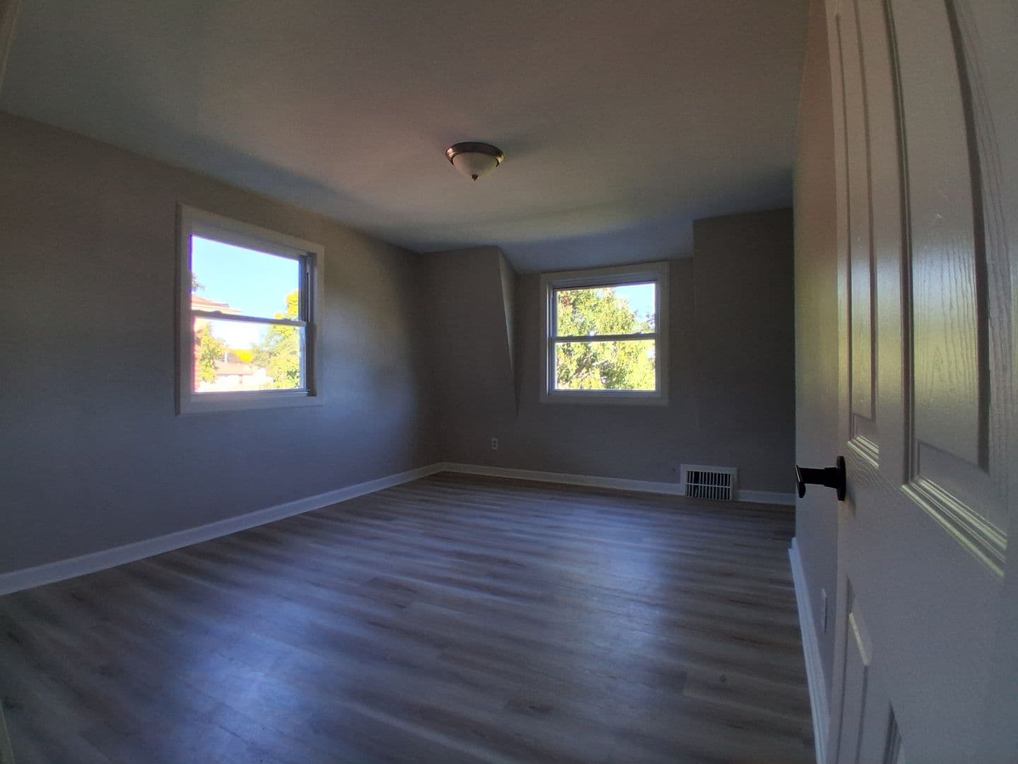 Milwaukee Apartment: 5137 W Keefe Ave
