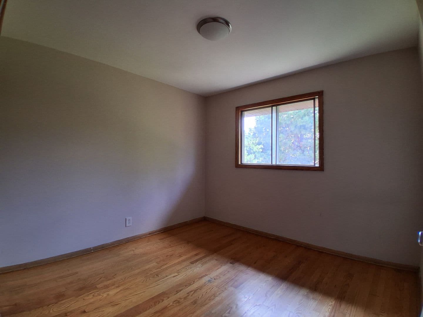 Milwaukee Apartment: 10416 W Hampton Ave