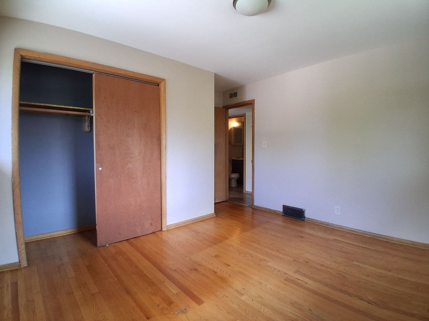 Milwaukee Apartment: 10416 W Hampton Ave