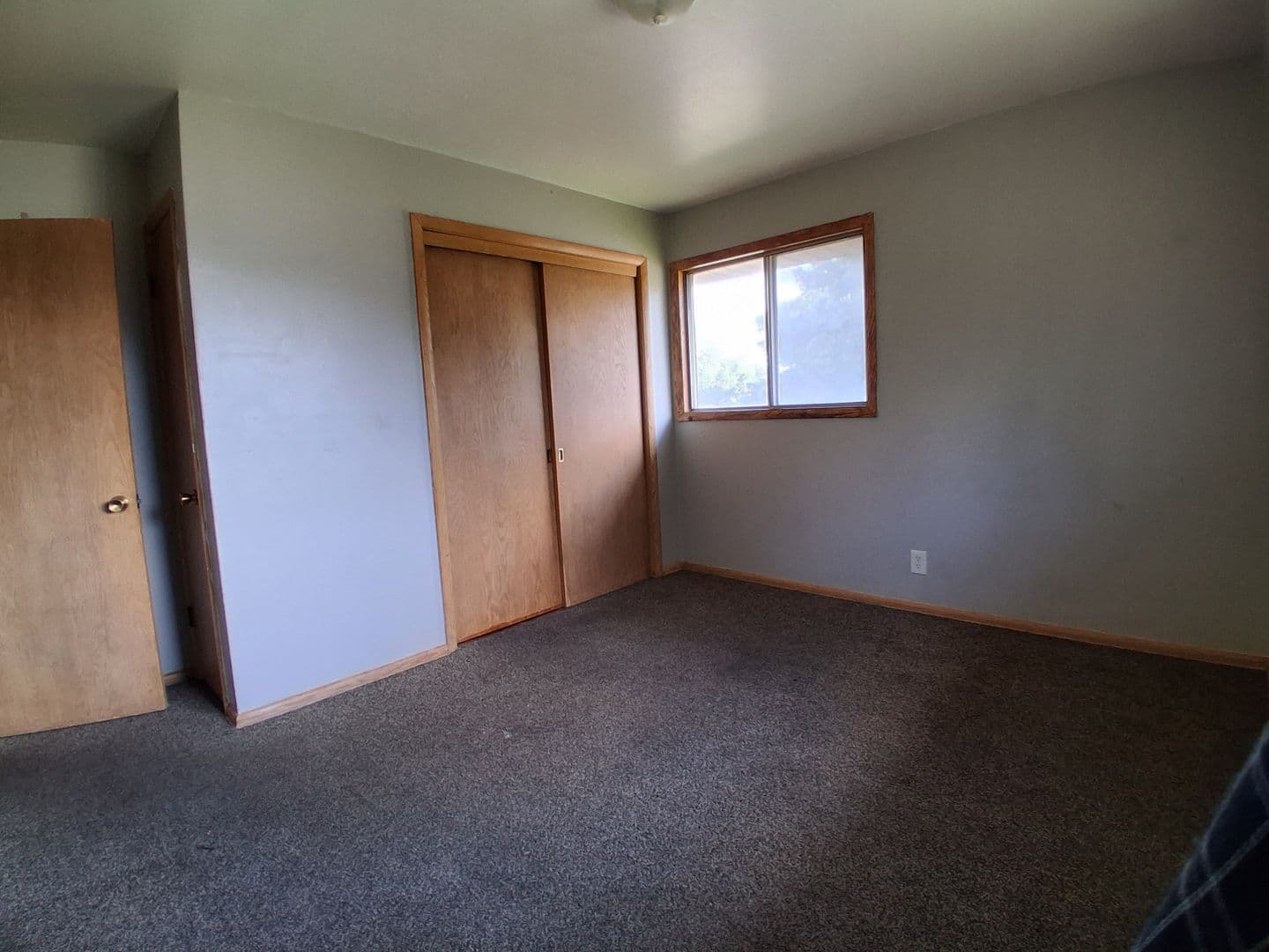 Milwaukee Apartment: 10416 W Hampton Ave