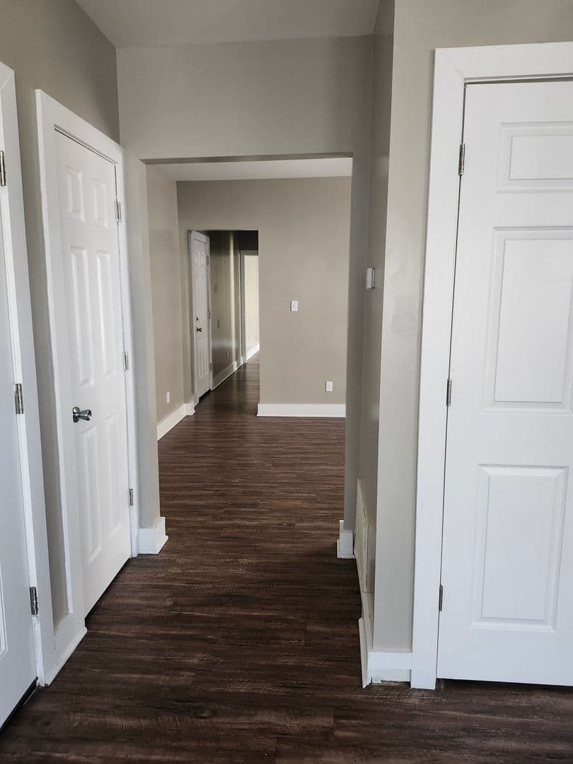 Milwaukee Apartment: 3273 N 17th St