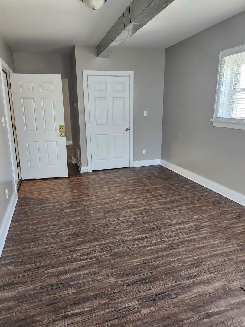 Milwaukee Apartment: 3273 N 17th St